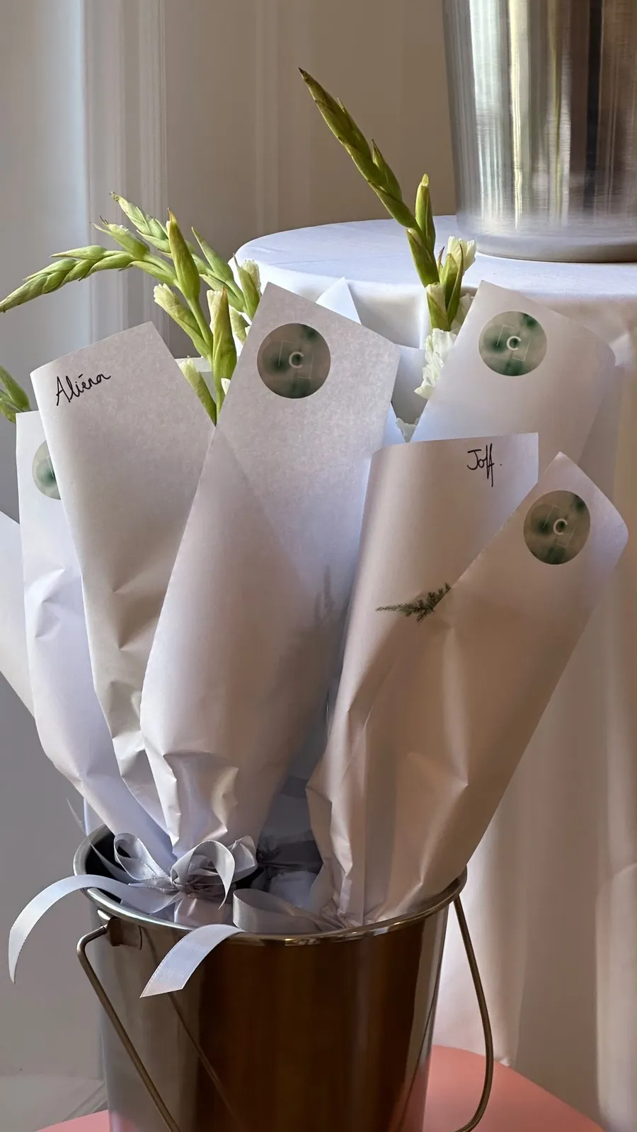 Bouquets de fleurs offerts aux invitées